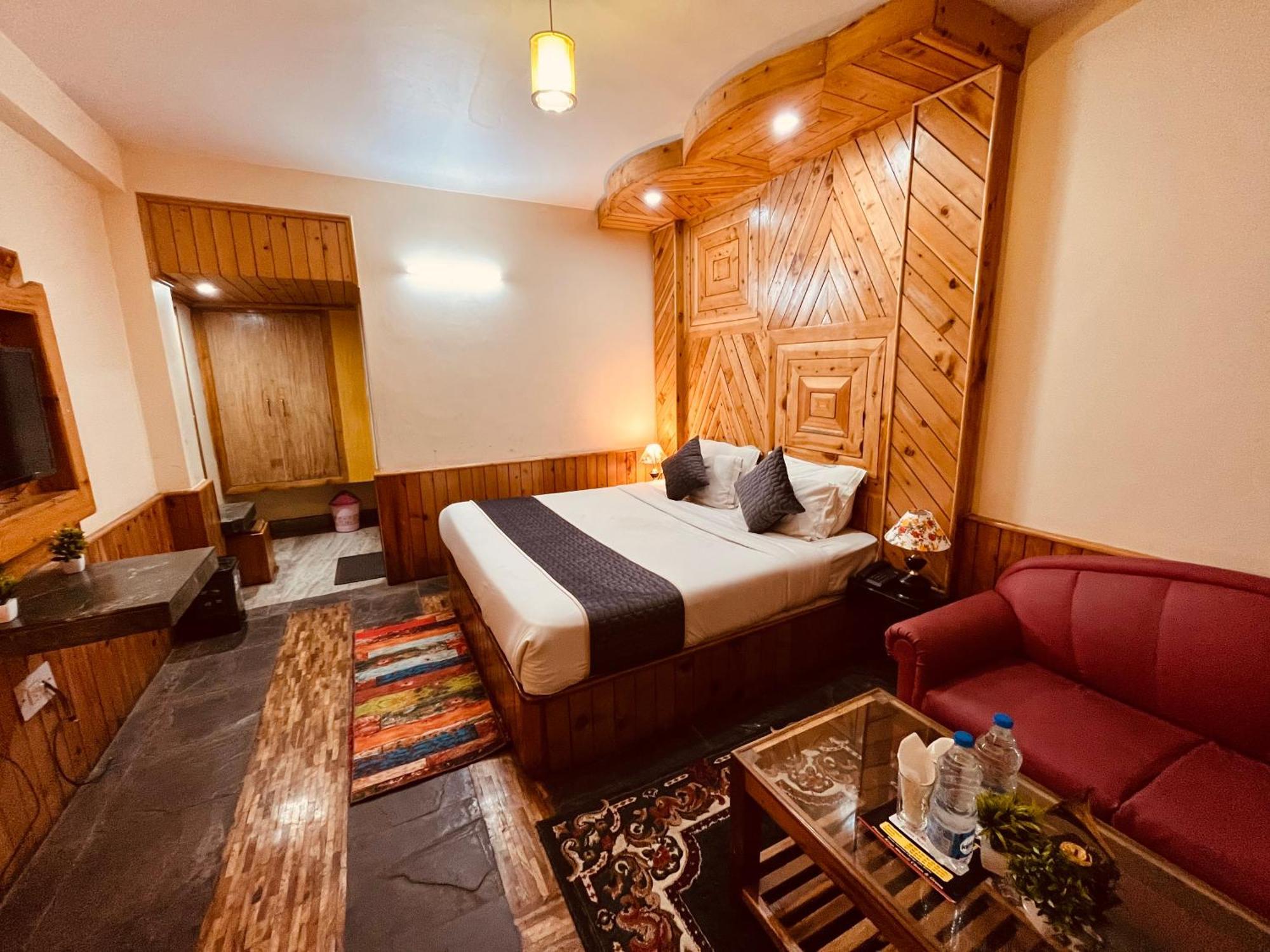 Snow Clad Riverview Hotel & Resort, Manali Manāli Exterior foto