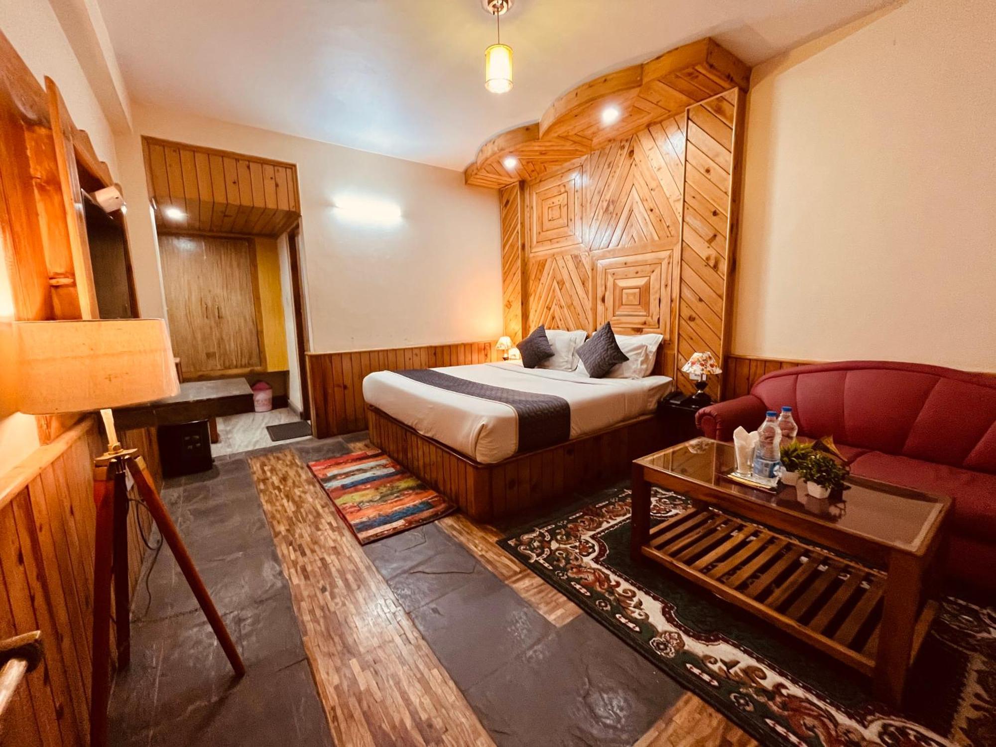 Snow Clad Riverview Hotel & Resort, Manali Manāli Exterior foto