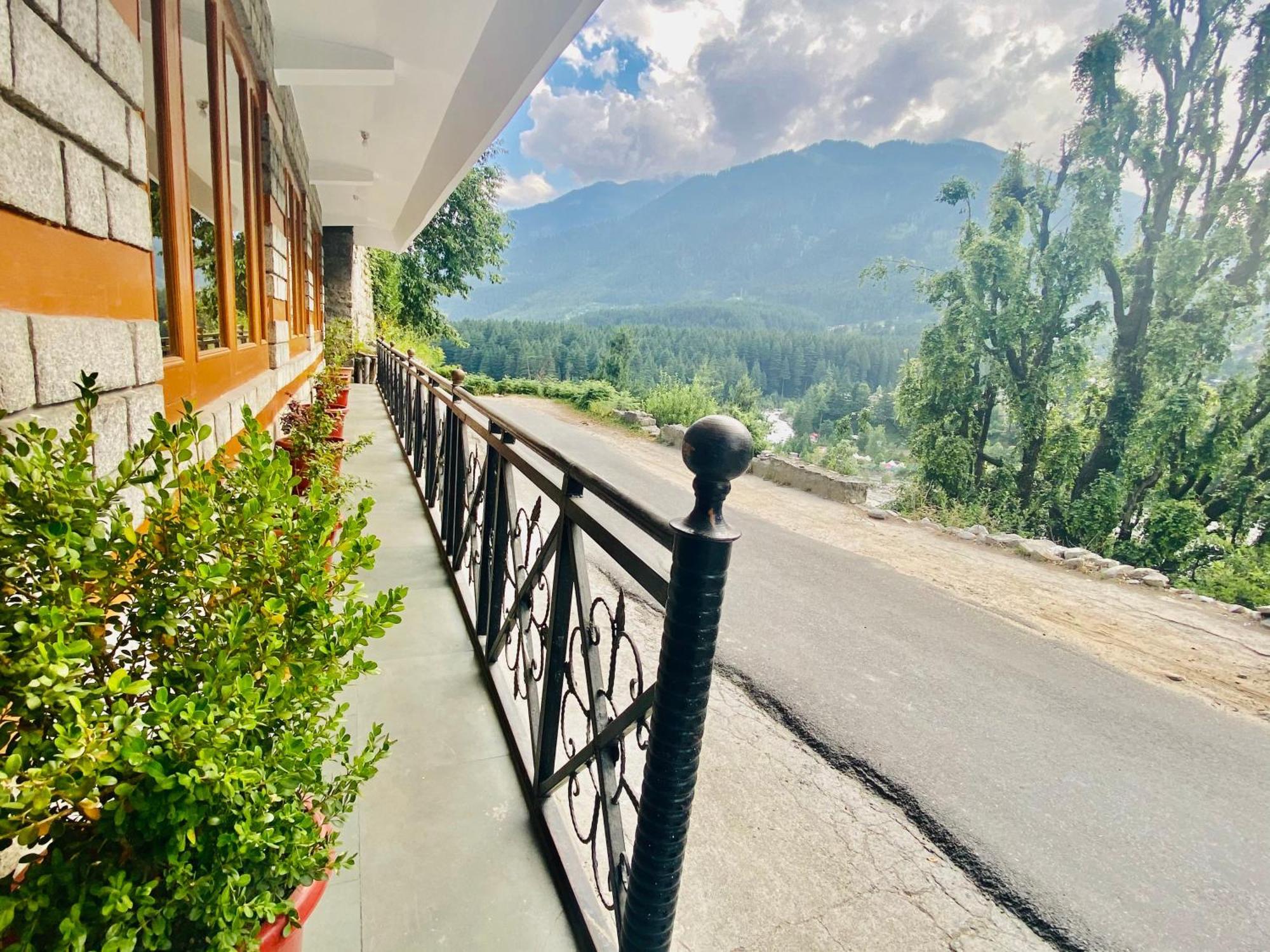 Snow Clad Riverview Hotel & Resort, Manali Manāli Exterior foto