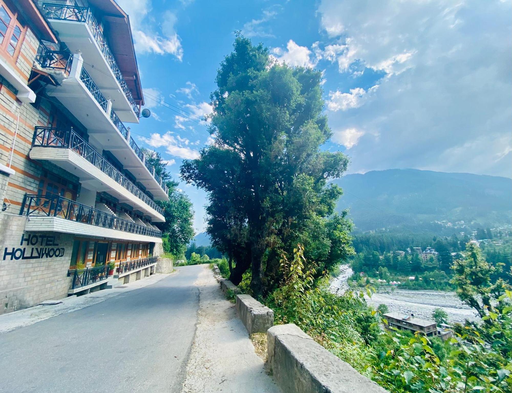 Snow Clad Riverview Hotel & Resort, Manali Manāli Exterior foto